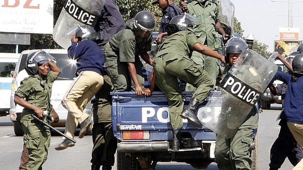 Read more about the article Cops find Socialist cadres with axes, pepper spray